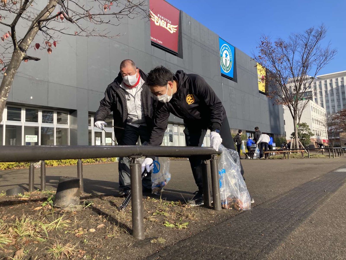 89ERS_Official's tweet photo. 雨上がりの澄んだ空気の中、今年も株式会社 #HEXELWorks の皆様と早朝清掃活動を行いました🧹☀️
秋の落ち葉が12袋も🍂
清掃活動で住み良い街づくりを継続して参ります✨
HEXEL Worksの皆様、
ありがとうございました‼️
#89ERS
#NINERSHOOP
#SDGs https://t.co/ZhRfnPpiiL