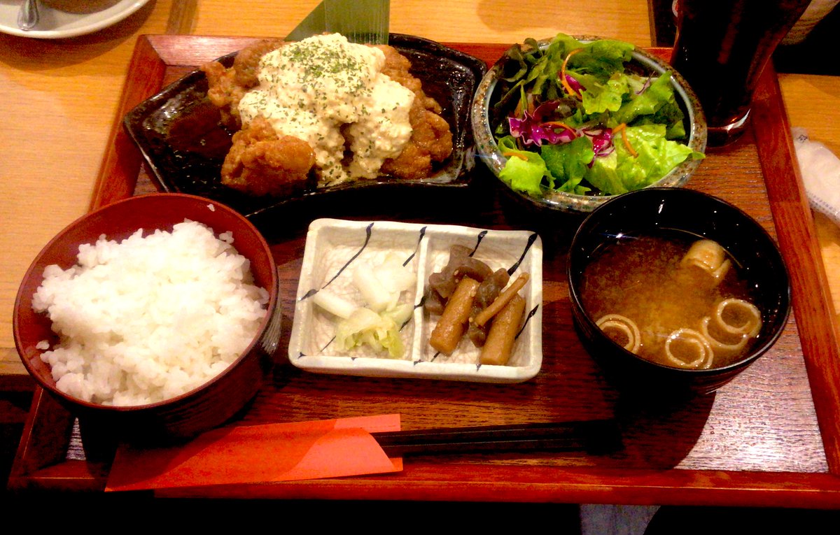 hacolabo's tweet photo. 久地駅前のことぶきやに
ランチに来てます◎

チキン南蛮を頂きました！
このボリュームで850円で
さらに1ドリンクついてきます！

これは良い◎ https://t.co/RtjMKX1pV7