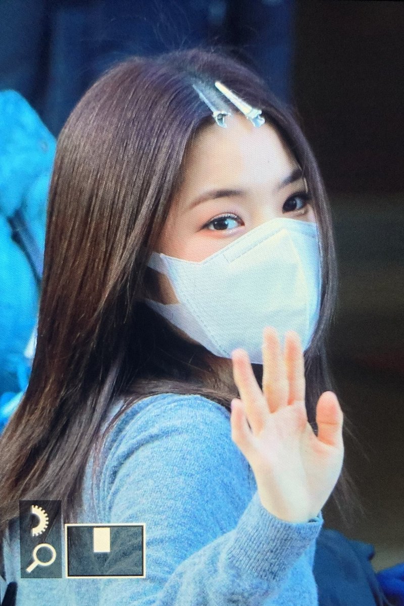 Dear_Rina_'s tweet photo. 211126 프리뷰 #리나 #강소은 #RINA 
우린 스케이트 보드위로 그노래! 위클리 수진 짱팬 찍어줌 https://t.co/mHRAF98KgI