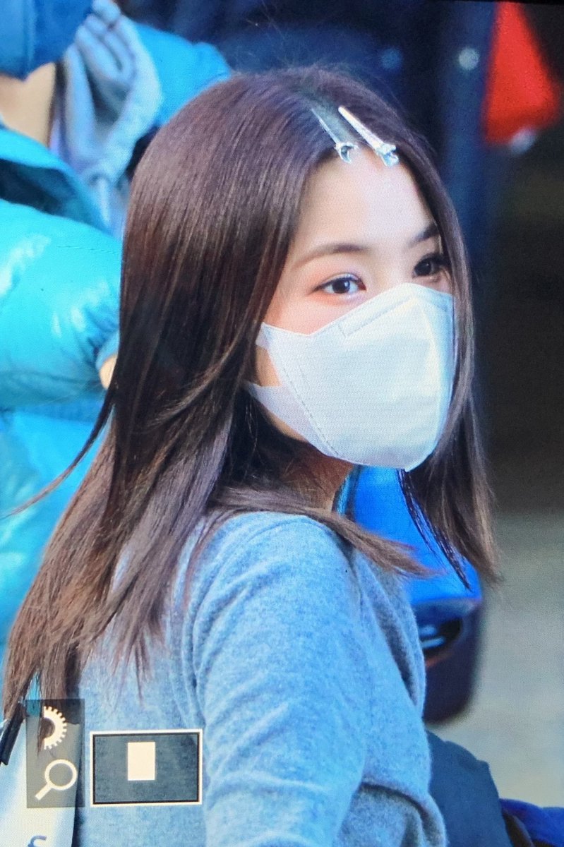 211126 프리뷰 #리나 #강소은 #RINA 
우린 스케이트 보드위로 그노래! 위클리 수진 짱팬 찍어줌