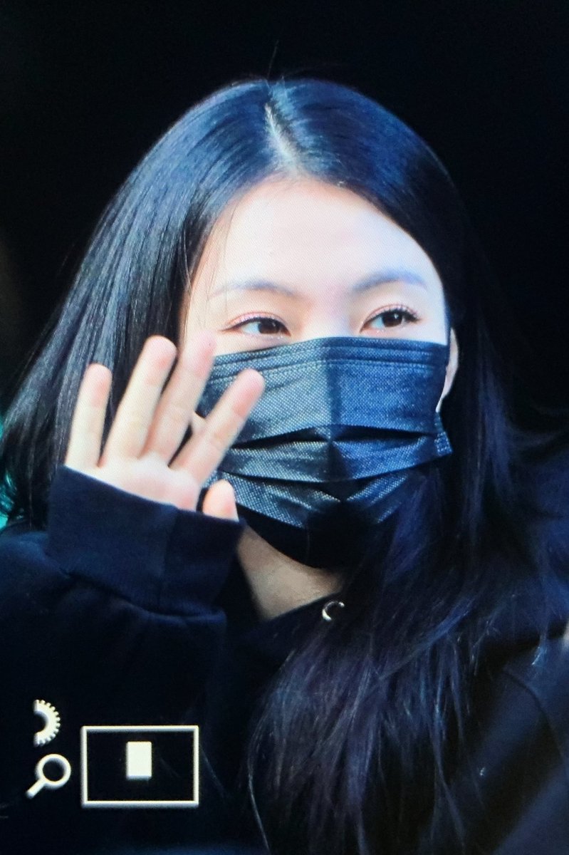 211126 프리뷰 #위키미키 #루시
있지 예지 짱짱팬 찍어줌 나 loco 한곡반복중