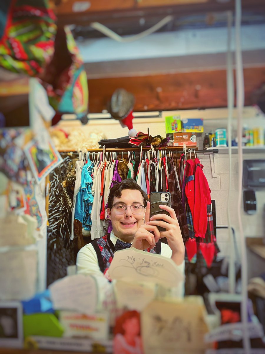 KevinGOrduno's tweet photo. This was my view this thanksgiving—going on as “Chester” for @Gaslight_Stage’s production of ELF’D. And, I’m incredibly thankful for such a lovely company. Feeing #blessed #Thanksgiving2021 https://t.co/1UJszMuDqn