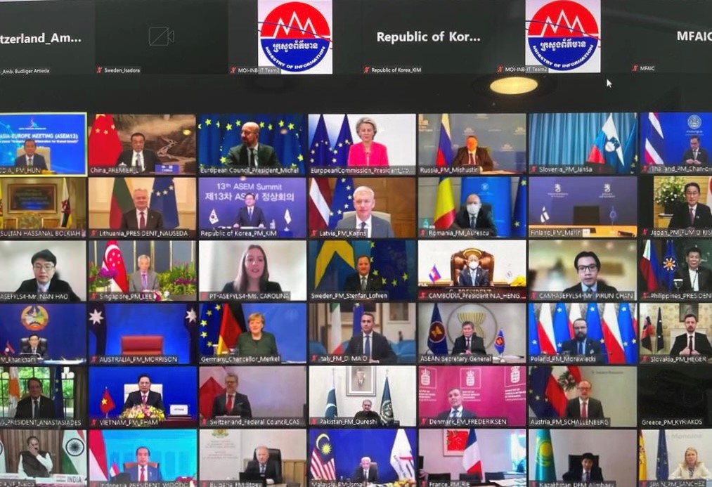 SwissAmbTHA's tweet photo. 13th #ASEMSummit chaired by🇰🇭
2 quotes from the🇨🇭statement by @ignaziocassis:
"@AsiaEuropeMtg offers a creative space where fresh solutions for a stronger #multilateralism can emerge."
"In this interconnected world, there is only one way to succeed: together."💪
@SwissMFAasia https://t.co/u1HMobT932
