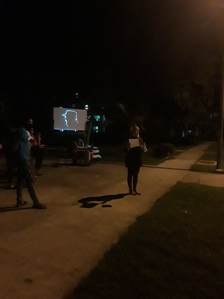 Los estudiantes y profesores de la tierra de los <a href="/Lobos_UCI/">FEU_FTE</a> se unieron esta noche para recordar a nuestro invencible Comandante <a href="/raydelmp/">Raydel Montesino Perurena</a> <a href="/nataliauci16/">Natalia 🇨🇺</a> @ReinaEstradaUCI <a href="/cubaespaz/">Yareida</a> <a href="/maily_andrea/">Maily Andrea</a> <a href="/feu_uci/">FEU_UCI</a> <a href="/uci_ujc/">UJC_UCI</a>