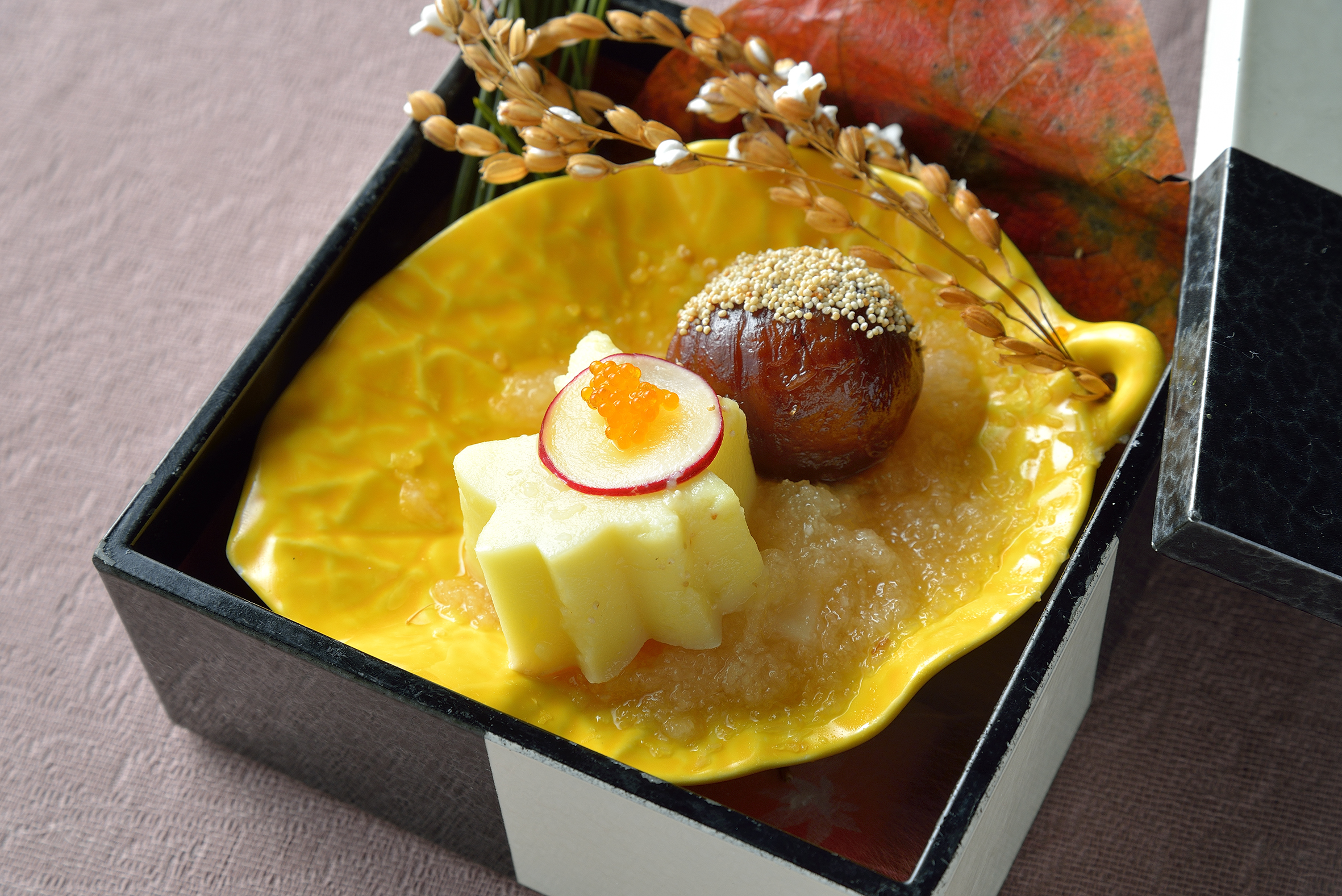 ホテル椿山荘東京 永青文庫の 芭蕉 展チケット付きランチプランは 12月3日まで 平日のご予約を承っています 赤や橙に色づいてきた庭園散策もぜひご一緒にお楽しみください T Co W24lioca23 ホテル椿山荘東京 永青文庫 松尾芭蕉 ランチ
