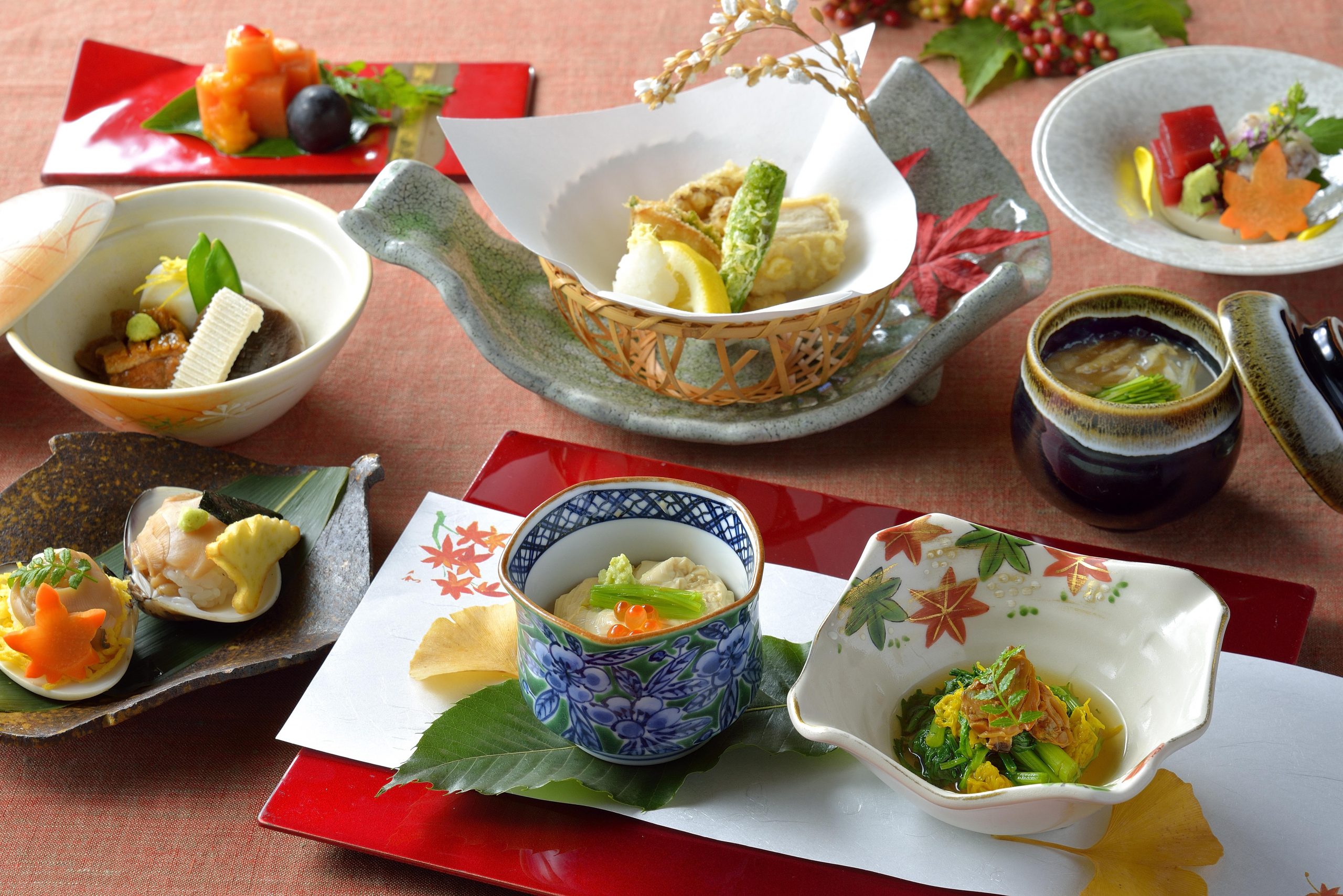 ホテル椿山荘東京 永青文庫の 芭蕉 展チケット付きランチプランは 12月3日まで 平日のご予約を承っています 赤や橙に色づいてきた庭園散策もぜひご一緒にお楽しみください T Co W24lioca23 ホテル椿山荘東京 永青文庫 松尾芭蕉 ランチ
