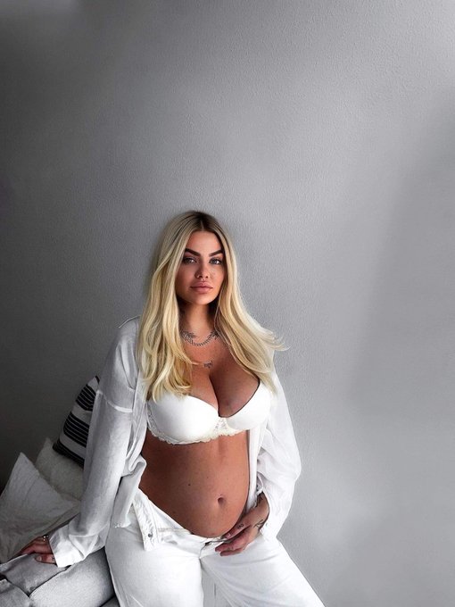 Pregnant &amp; sexy! OnlyFans.con/fielaursen https://t.co/oKcumTlviL