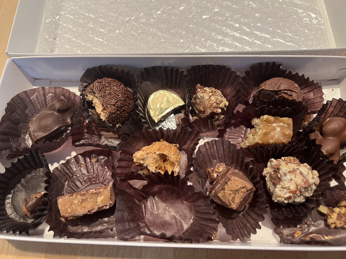 repkord's tweet photo. Every year around this time I ask myself "How is it that no one has come up with a better way of identifying @seescandies than the unholy #halfbite by now?!?!"
I feel like @mattyxb is the hero we need here. https://t.co/KD9JMRD20f
