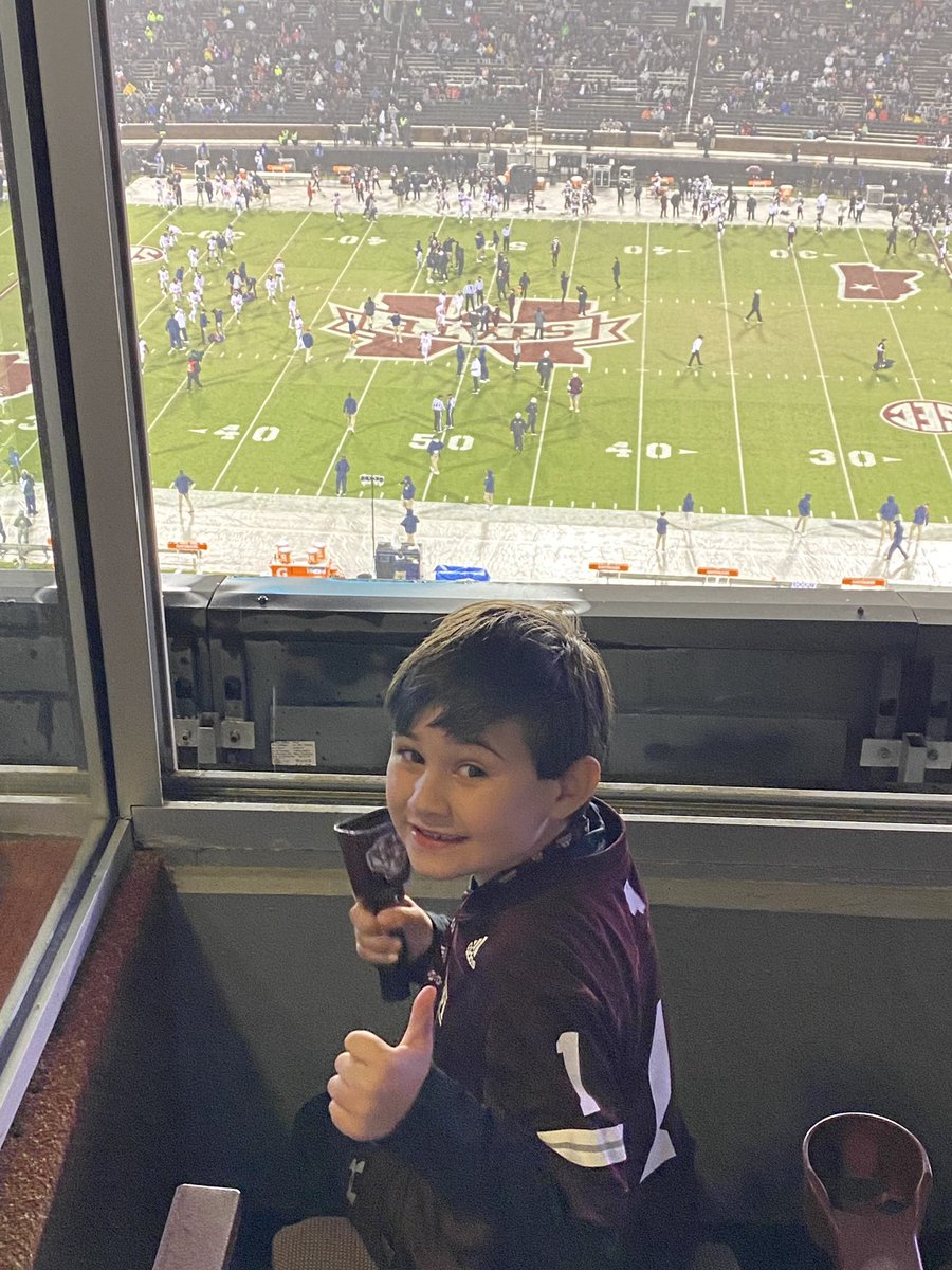 amandatbell's tweet photo. Let’s Go Bulldogs! beat the rebels. #hailstate #EggBowl https://t.co/3BQ7cFL4jw