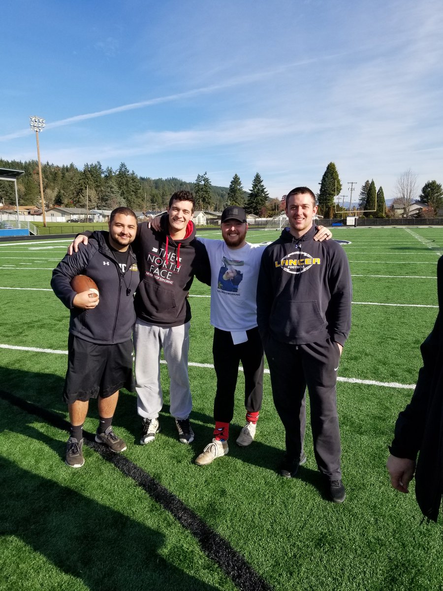 stebbins_steve's tweet photo. Great Thanksgiving! Spent the morning with my football family and rest of day with my family. Couldn't ask for a better Thanksgiving.  Thanks to all for making it a great day and wishing everyone a happy Thanksgiving. https://t.co/9rAo3cLEod