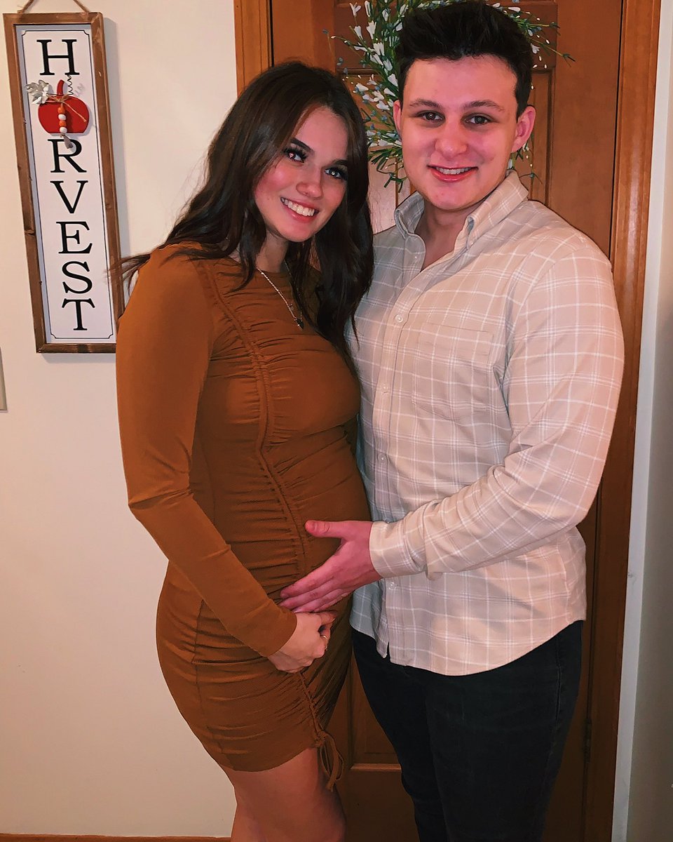 pullin_alexis's tweet photo. thankful for our soon to be little fam https://t.co/7R6heTaJb9
