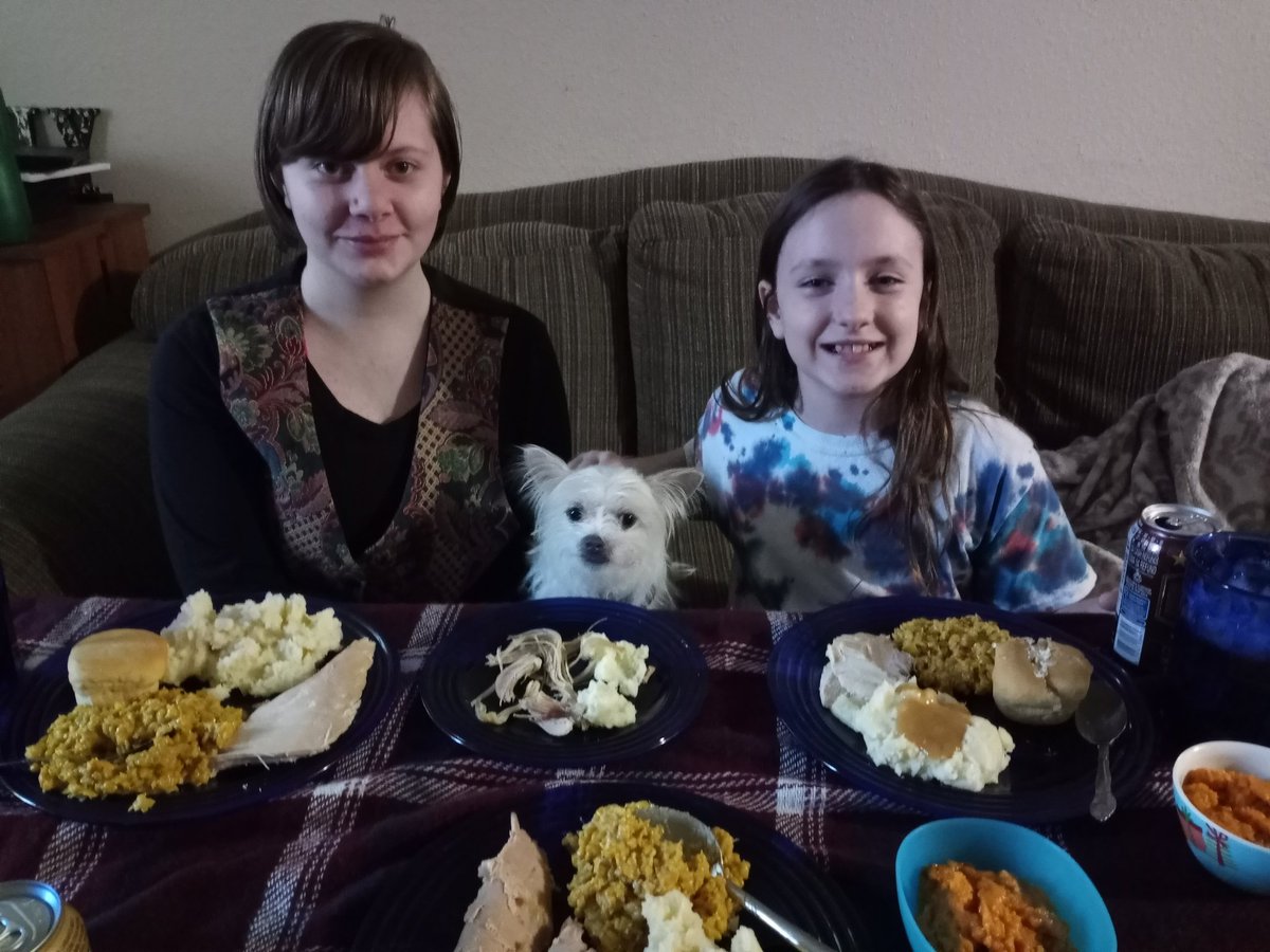 stephiebeard1's tweet photo. Happy  Thanksgiving!!! From my brats to yours 🦃🦃🦃 https://t.co/hLy6tVS4EL