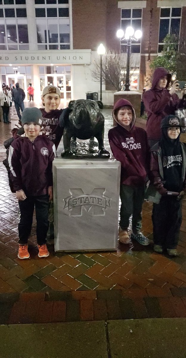 MomToDoublePs's tweet photo. #hailstate https://t.co/qfyKzgWD7W