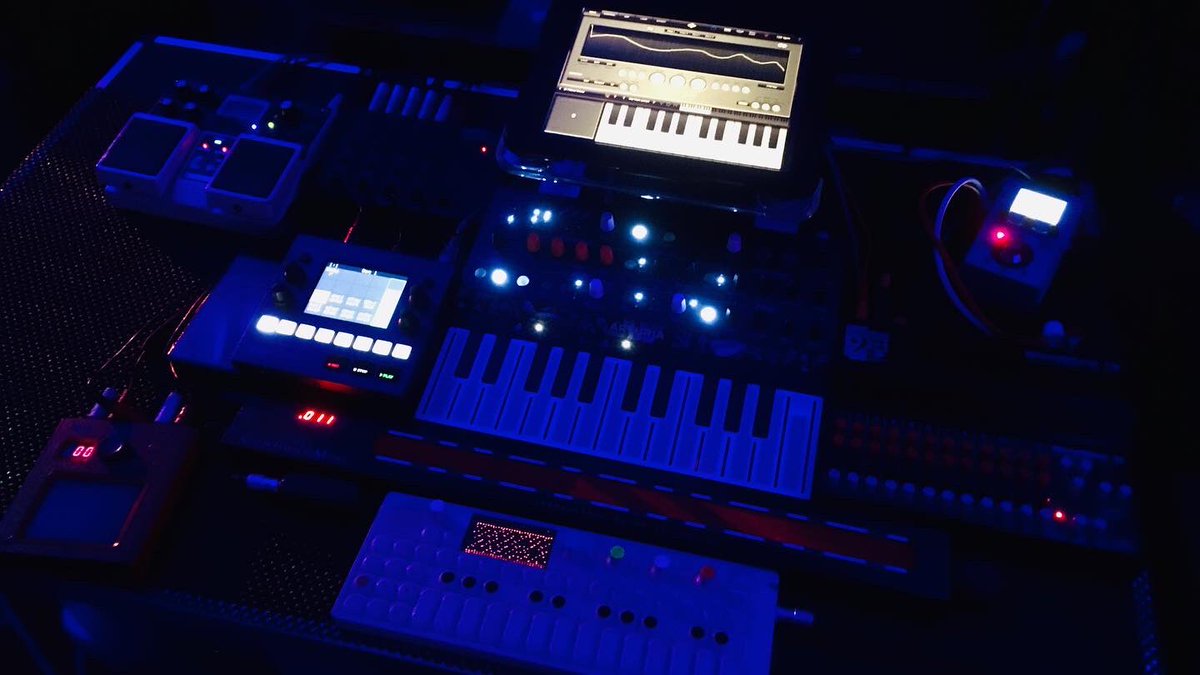 modulator_esp's tweet photo. Adventures In Sound #342 - Chronovore Incursion Recursion #synth #improv #adventuresinsound https://t.co/3YzGcTZE3H