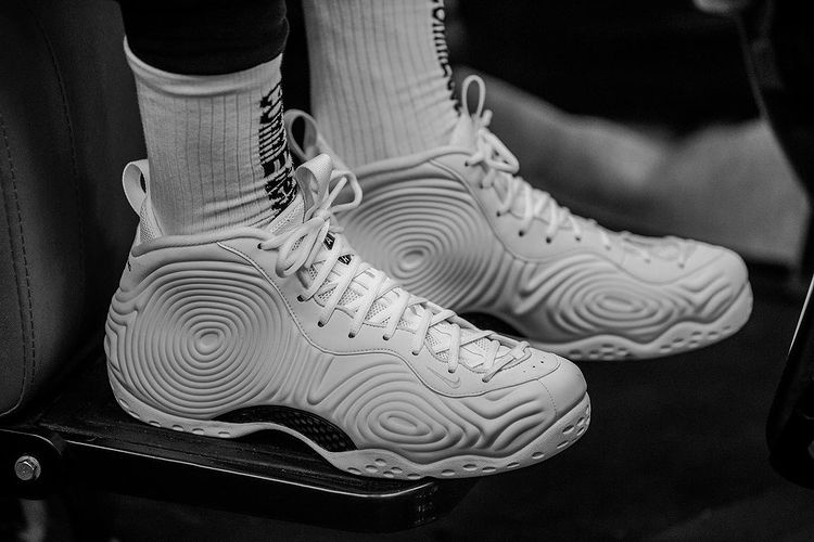 snkrdunk_jp's tweet photo. 🔥本日発売🔥
COMME des GARÇONS × Nike Air Foamposite One 2colorsがDSMGにて本日店頭発売‼️
📲https://t.co/iUrEfFA1M1
#NIKE
#ナイキ
#FORMPOSITE
#フォームポージット
#COMMEDEGARCON
#コムデギャルソン
#snkrdunk
#スニーカーダンク
#スニダン https://t.co/6nUOINhZMx