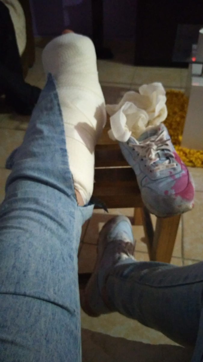 alipachecomx's tweet photo. Hoy dos compañeras reporteras, Claudia de Meganoticias y Ximena de la Silla Rota fueron agredidas por la policía cuando cubrían las acciones del #25N en #Toluca.

@CODHEM https://t.co/EYWFFCNC2D
