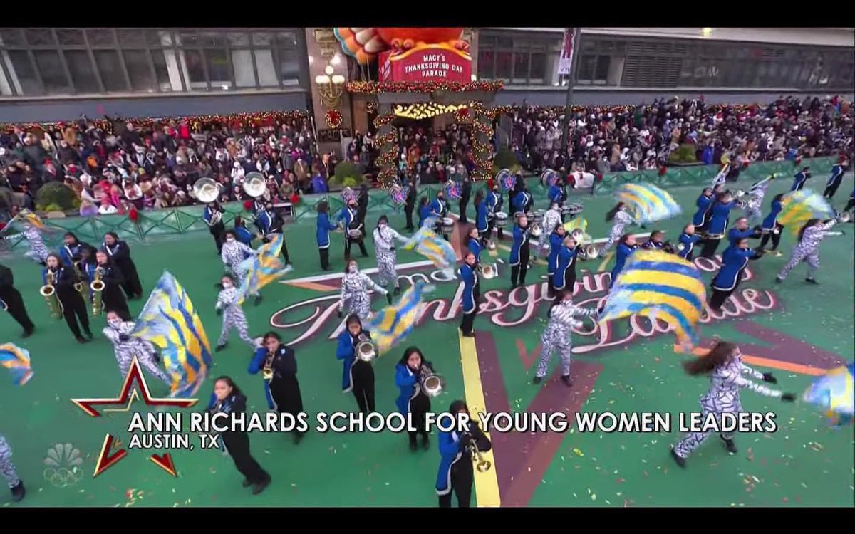 46mommacourt's tweet photo. It’s a great day to be an @AnnRichardsStar - the @armarchingstars were shining bright in the @Macy’s parade, and my baby is going to college! ⭐️💙⭐️
#ARSPride #Classof2022 #CollegeBound #FirstAcceptance #Hilltoppers https://t.co/yyYfrBRVJM