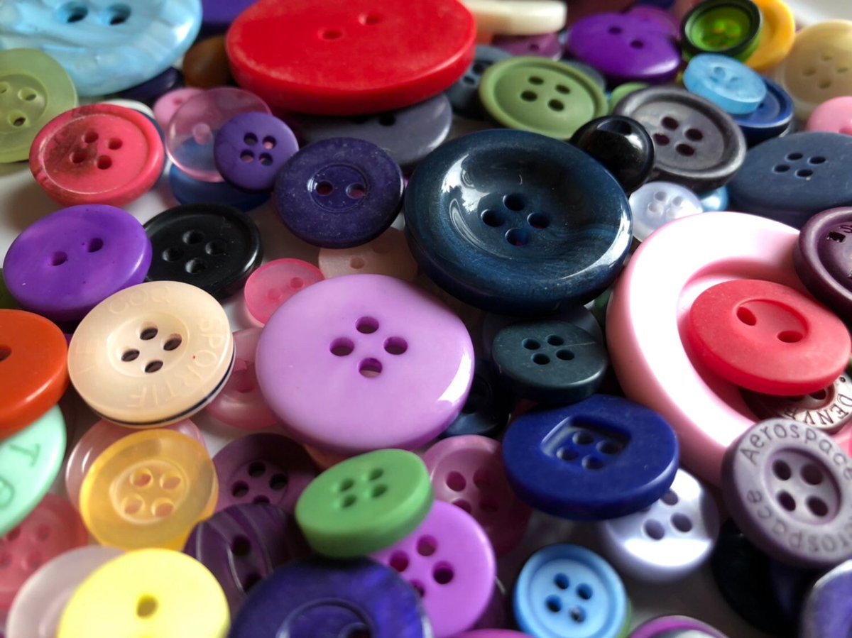 BeadsBitznBopz's tweet photo. Mixed Collection of plastic buttons | 25 buttons | for crafts, sewing, scrapbook and more https://t.co/FaLsKjSYUy #Etsy #BeadsBitznBopz #Craft supplies #Etsyireland #Button #Irishbutton #BigButton https://t.co/i3O7wQnMCh