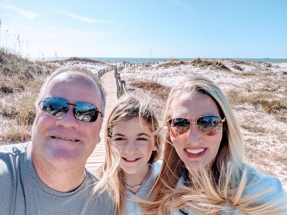 Coach_GJohnson's tweet photo. So thankful for my girls! Happy Thanksgiving to all!! #FtMorgan https://t.co/Egisslro3d