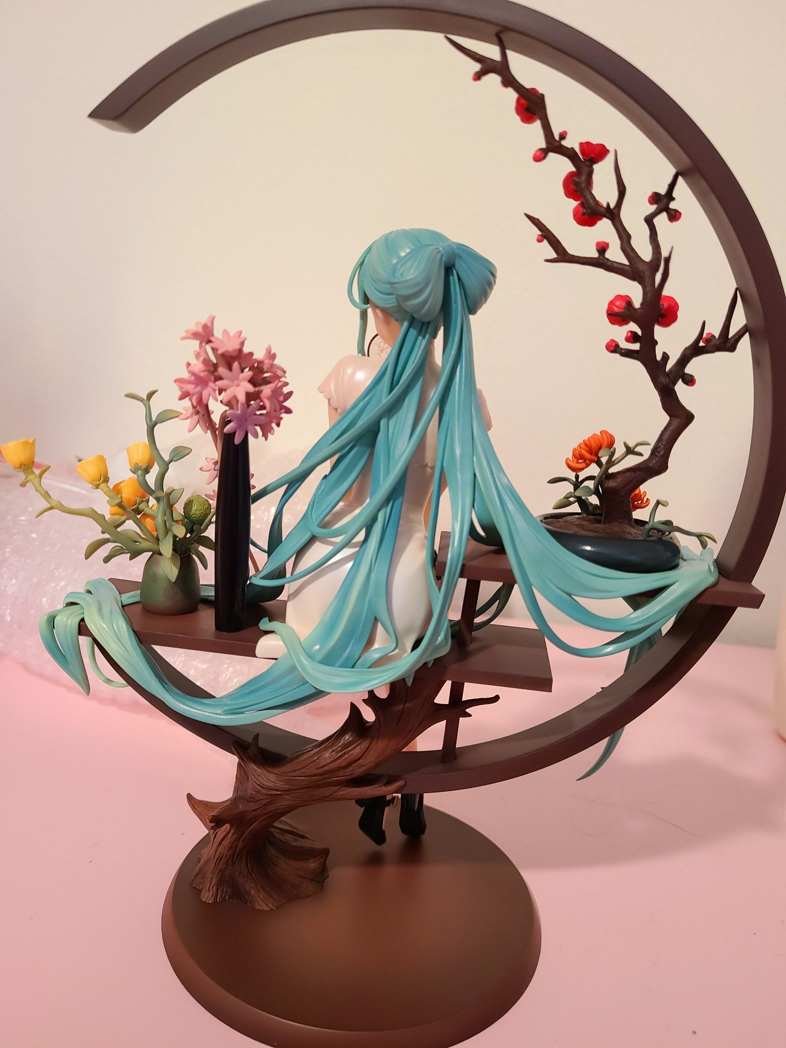 The girl on the right is so cute (she kinda looks like Miku though).  bilibiliGOODS x ACTOYS Phantom Star Collection : r/AnimeFigures