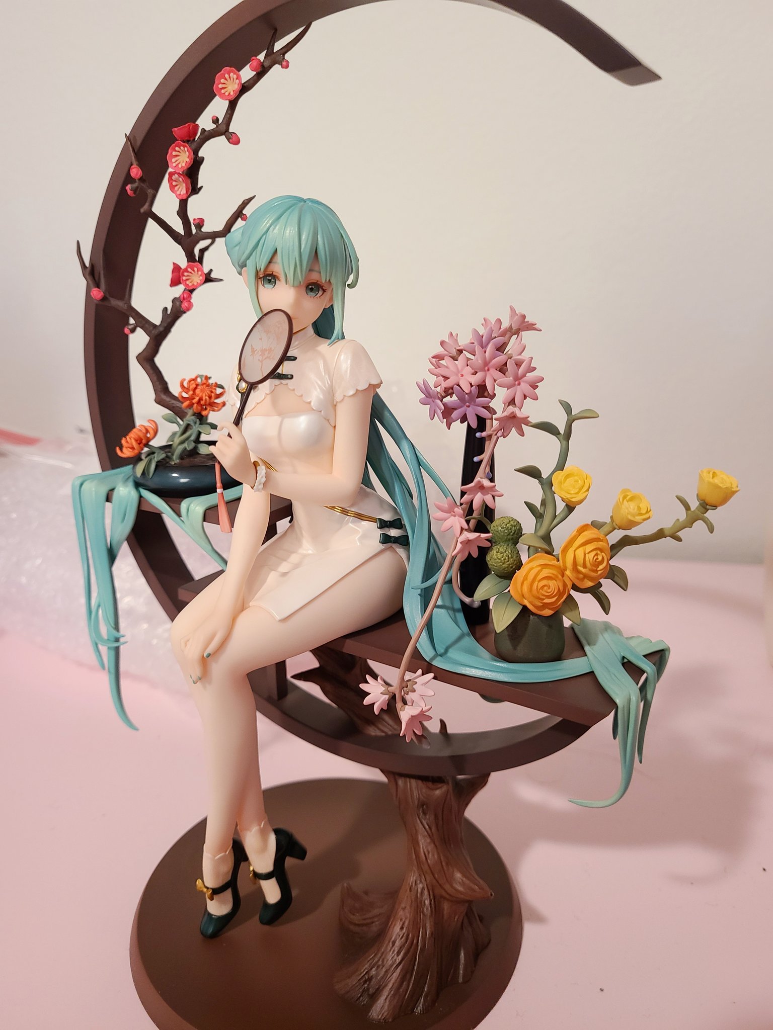 The girl on the right is so cute (she kinda looks like Miku though).  bilibiliGOODS x ACTOYS Phantom Star Collection : r/AnimeFigures