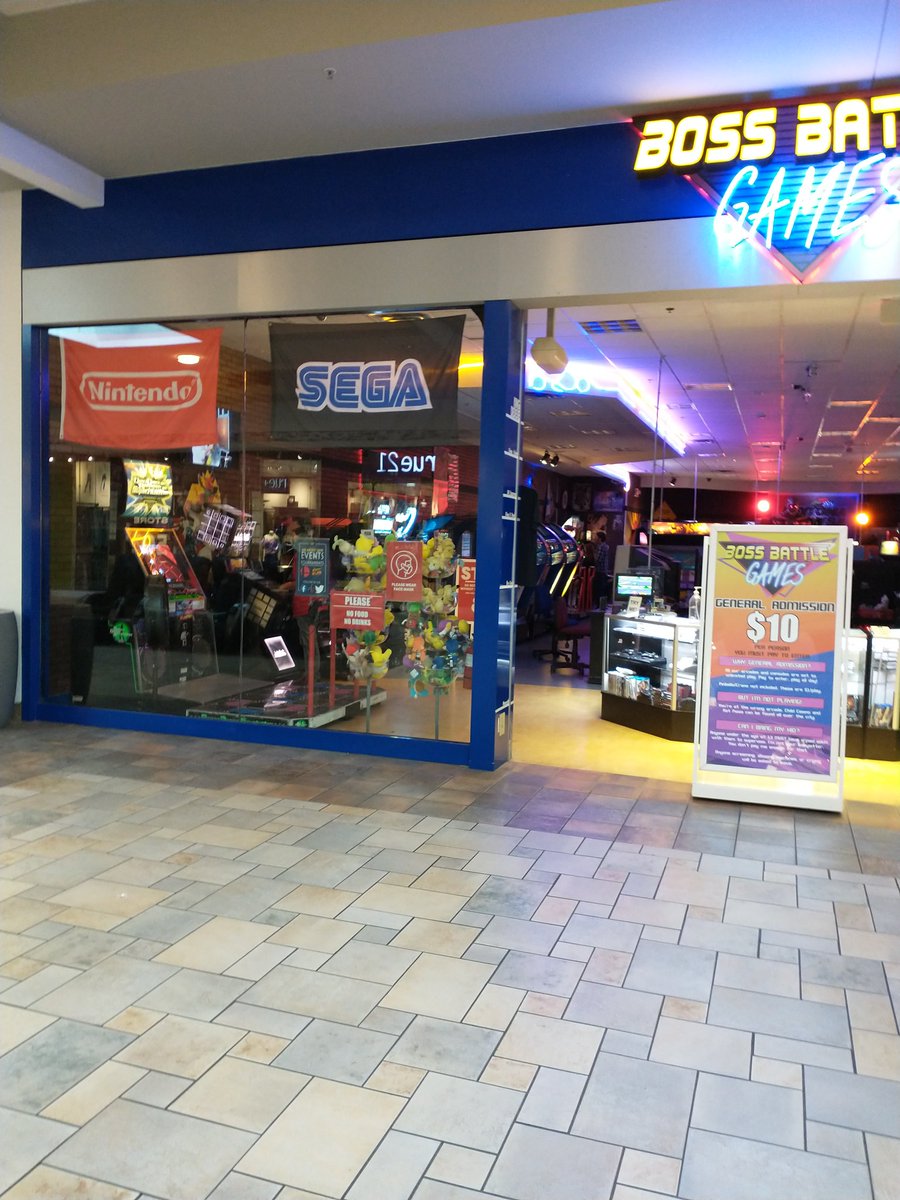 Moderncrumpy's tweet photo. @heathercampbell  I thought of you as soon as I seen this incredibly dope arcade. Love the pod, you rule https://t.co/h8Vq16RqXj