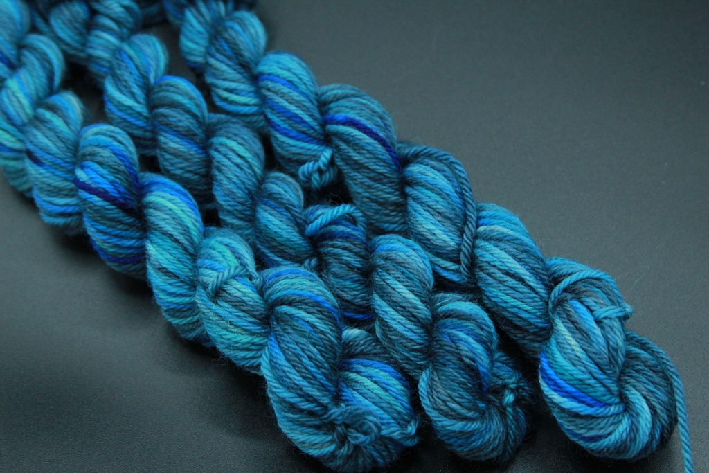 ChromaPsyche's tweet photo. "The oceans have eyes,
way in the deep,
they slumber wide open,
towards the sky"
.
.
.
.

#ChromaAndPsyche #HandDyedYarn #Yarn #Poetry #BIPOCMakers  #BlackPeopleKnit #EnbyArtist #BlackCreatives #ColorStudy
#MiniMuses #MiniSkeins #MicroSkeins #StarXd #Variegated #Blue https://t.co/nSjdTRXItB