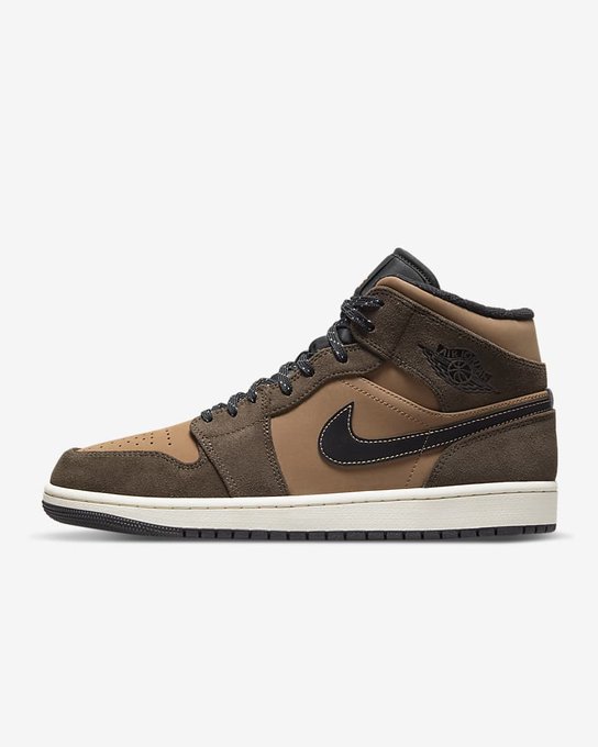 SOLELINKS's tweet photo. Ad: Air Jordan 1 Mid SE 'Dark Chocolate' releases tomorrow (11/26) at 7am PT/10am ET

Mens:https://t.co/MSLFwYRvEl
GS:https://t.co/pbwt8ouVFS
PS:https://t.co/yCv5BqH1S8
TD:https://t.co/eRpvqQu4w8 https://t.co/kBk8lOA1Ti