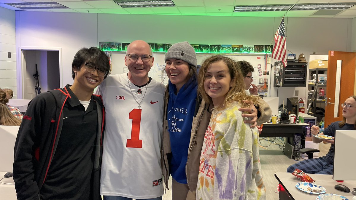 riderMultimedia's tweet photo. Multimedia Thanksgiving was a great time! It’s always great to catch up with former students who are doing great things while pursuing their dreams! https://t.co/HqJHBcRZP0