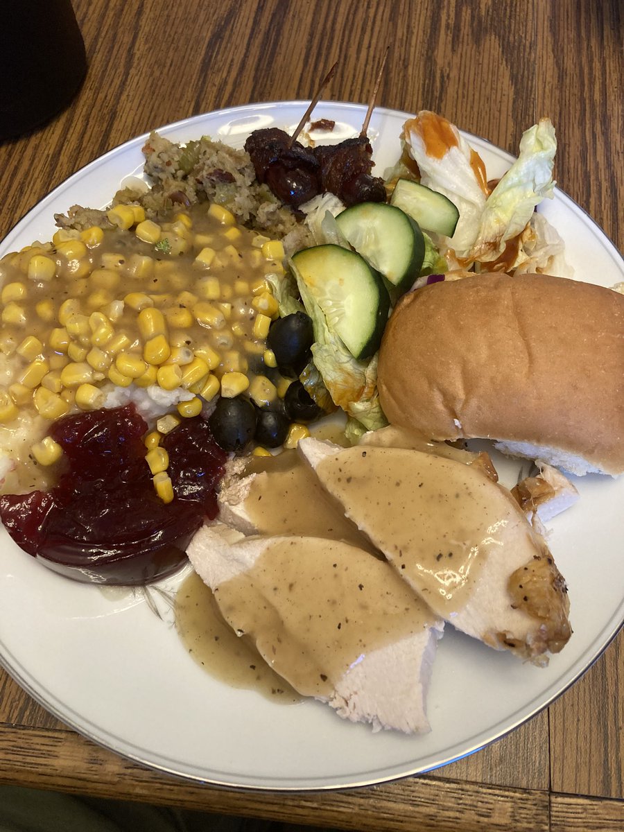 harigtweets's tweet photo. Well…let’s see your Thanksgiving plates my Twitter friends!! https://t.co/UuRVULIypN