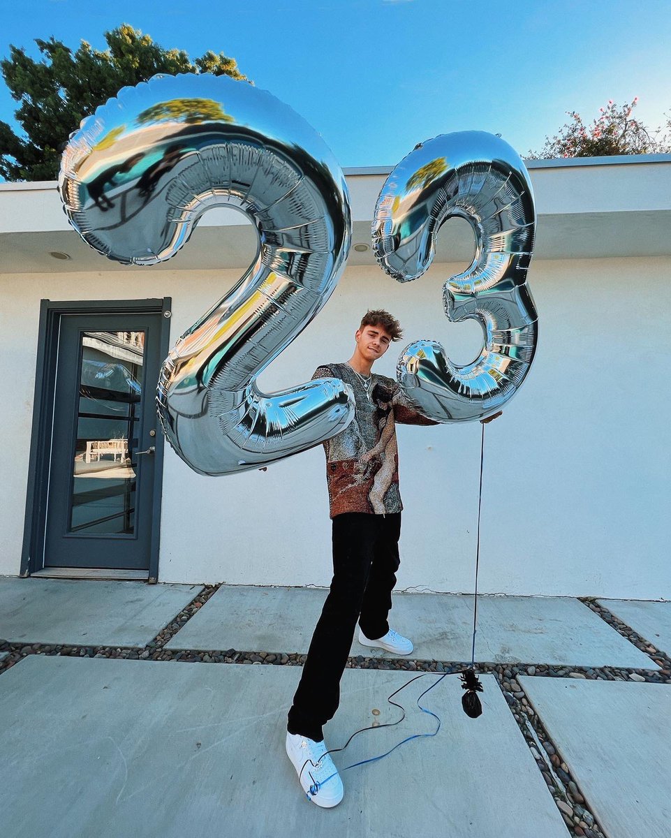 corbynbesson's tweet photo. 11.25.21 https://t.co/lMcsQHJBQd