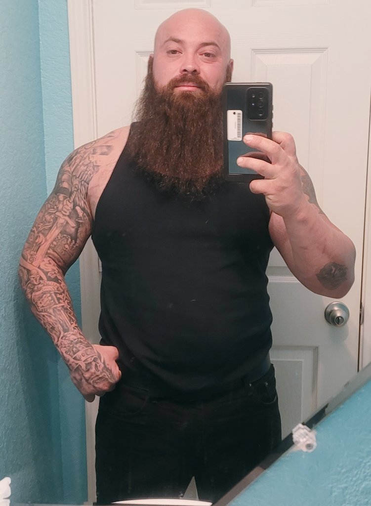 Miguelthebeard's tweet photo. Thanksgiving dinner finished! Stuffed and ready for bed!
#selfie #beard #bearded #beardlife #beardlifestyle #beardflexing #beardporn #beardonpoint #beardseason #beardbeast #beardgains #thatbeard #bald #baldandbearded #noshavelife #shewantstheb #pogonophile https://t.co/6GCjwRLZnt