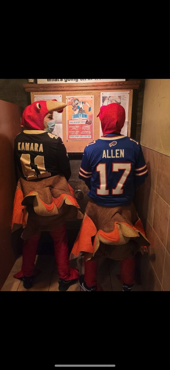 Birds of a feather flock together…until game time <a href="/Saints/">New Orleans Saints</a> <a href="/BuffaloBills/">Buffalo Bills</a> #thanskgiving #mtbellies <a href="/JoshAllenQB/">Josh Allen</a> <a href="/A_kamara6/">Alvin Kamara</a> #GameTime