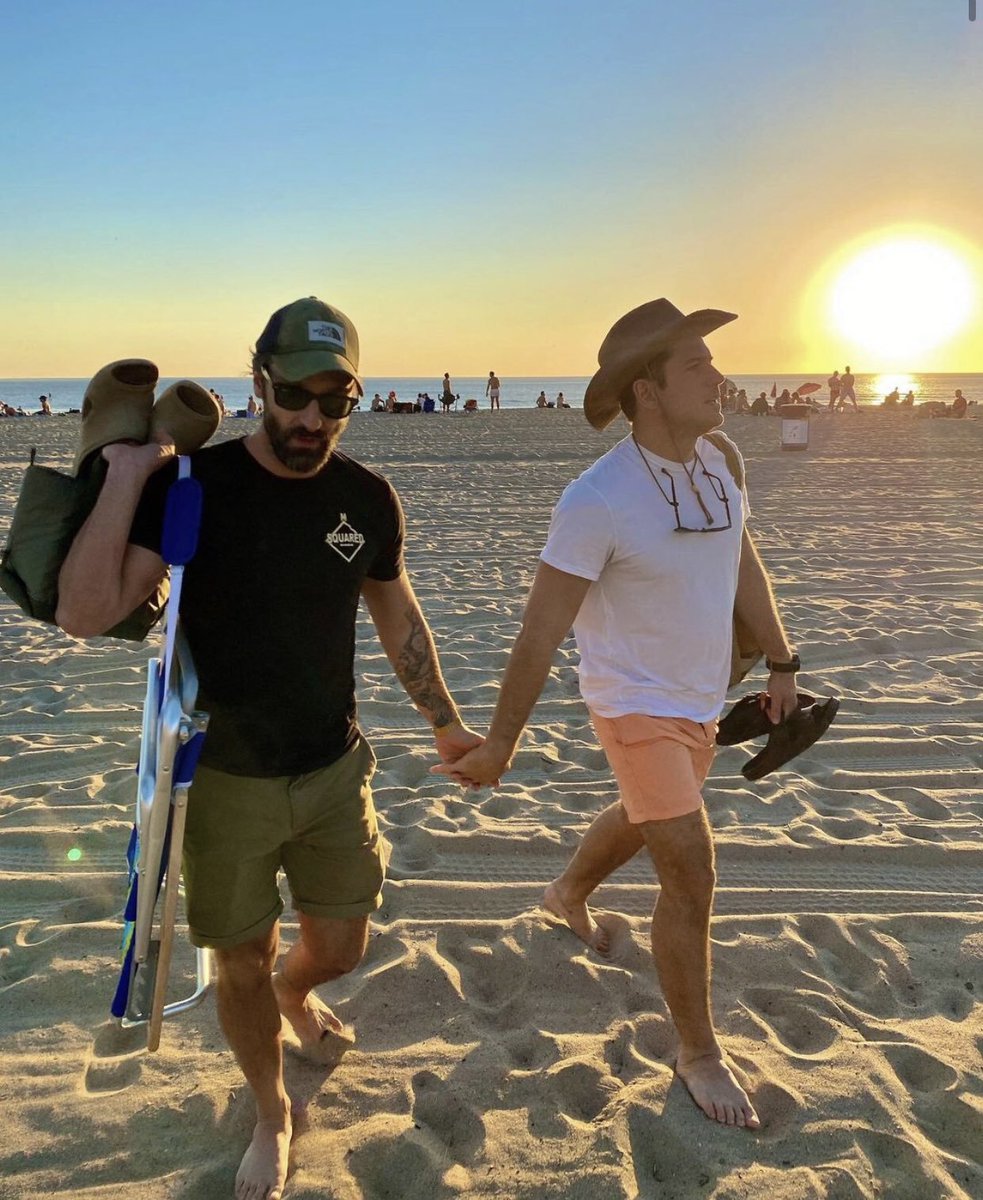 poptime's tweet image. FOFOS! O ator Marco Pigossi, assumiu seu relacionamento com Marco Calvani, diretor e Filmaker americano. 🥺🏳️‍🌈