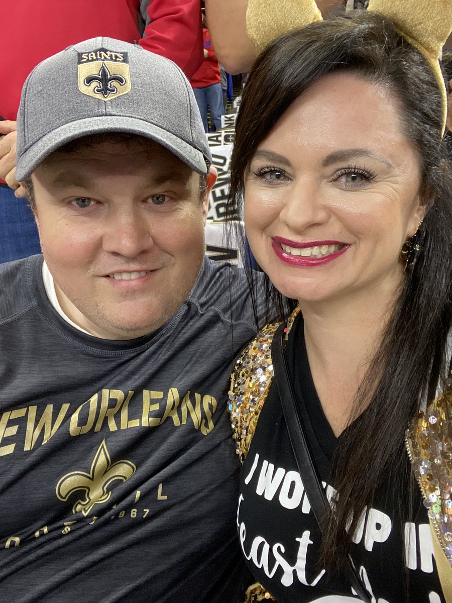 mistimoo's tweet photo. Happy Saintsgiving 💛🖤⚜️ #SaintsGameday https://t.co/mojMy0MzrI