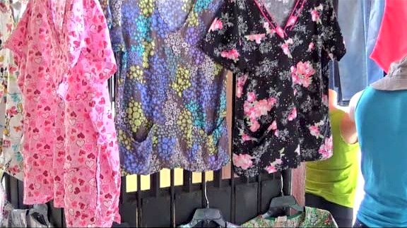 RDIemprendemos's tweet photo. Desde Chinandega doña Jessenia, decide #emprender ➡ tiene clientes satisfechos con su atención y la calidad de ropa que ella comercializa. 

Vistenla en el mercado central de la ciudad de chinadega. @ParquedeFeria @NicaEmprende @walkihernaovi21 @MiltonGHuete @Merflores36 https://t.co/peSmp6xVTf