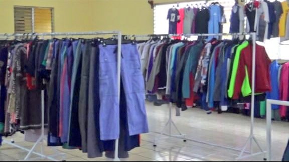 RDIemprendemos's tweet photo. Desde Chinandega doña Jessenia, decide #emprender ➡ tiene clientes satisfechos con su atención y la calidad de ropa que ella comercializa. 

Vistenla en el mercado central de la ciudad de chinadega. @ParquedeFeria @NicaEmprende @walkihernaovi21 @MiltonGHuete @Merflores36 https://t.co/peSmp6xVTf
