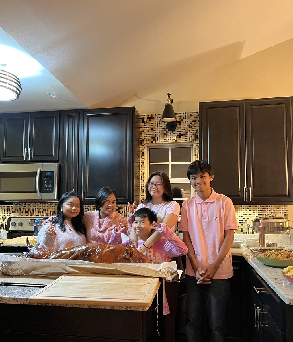 emilyvchavez's tweet photo. Happy Thanksgiving 🦃 🍁🍁from these Gen Z’s who are officially #kakampinks #LeniKiko2022 https://t.co/TM0OTU4C3G