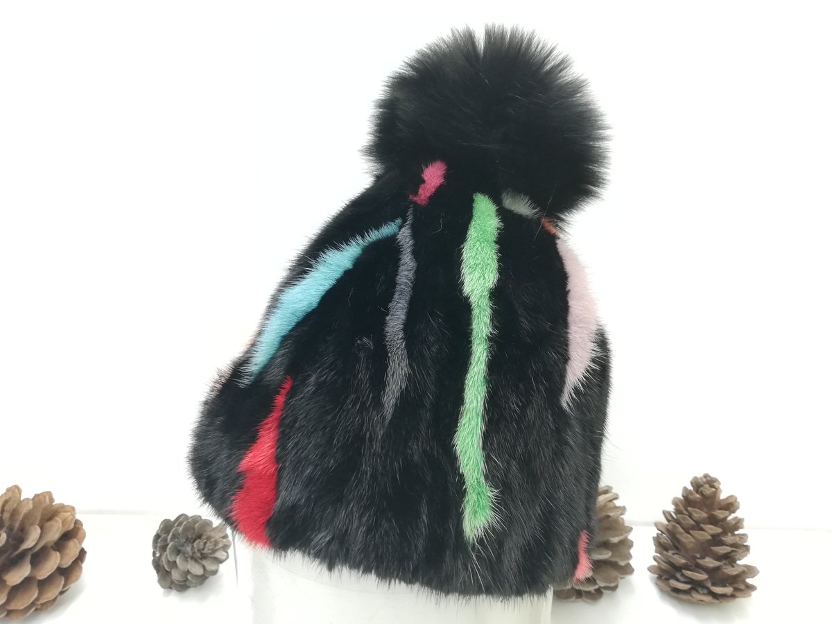 tkifurs's tweet photo. We process everything down to the last piece. So we made multicolored scarves and beanies hats from small pieces of mink. This is the environmental friendliness of real fur that you never see in  the fast fashion industry.
#realfur #tkifurs
#madeingreece #enviromentallyfriendly https://t.co/7ODM7Tas3l