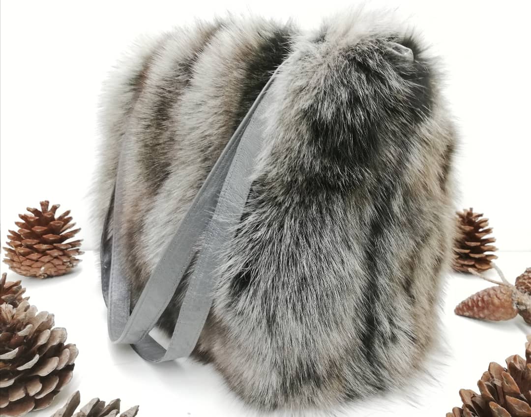tkifurs's tweet photo. Fox fur bags are a small shopper provide enough space for the everyday things, is a sweet eye-catcher and the best elegant Christmas gift idea.
#realfur #furfashion #enviromentalfriendly  #sustainabilty #handmade #greekfurs #tkifurs https://t.co/nRDC0XMCUw
