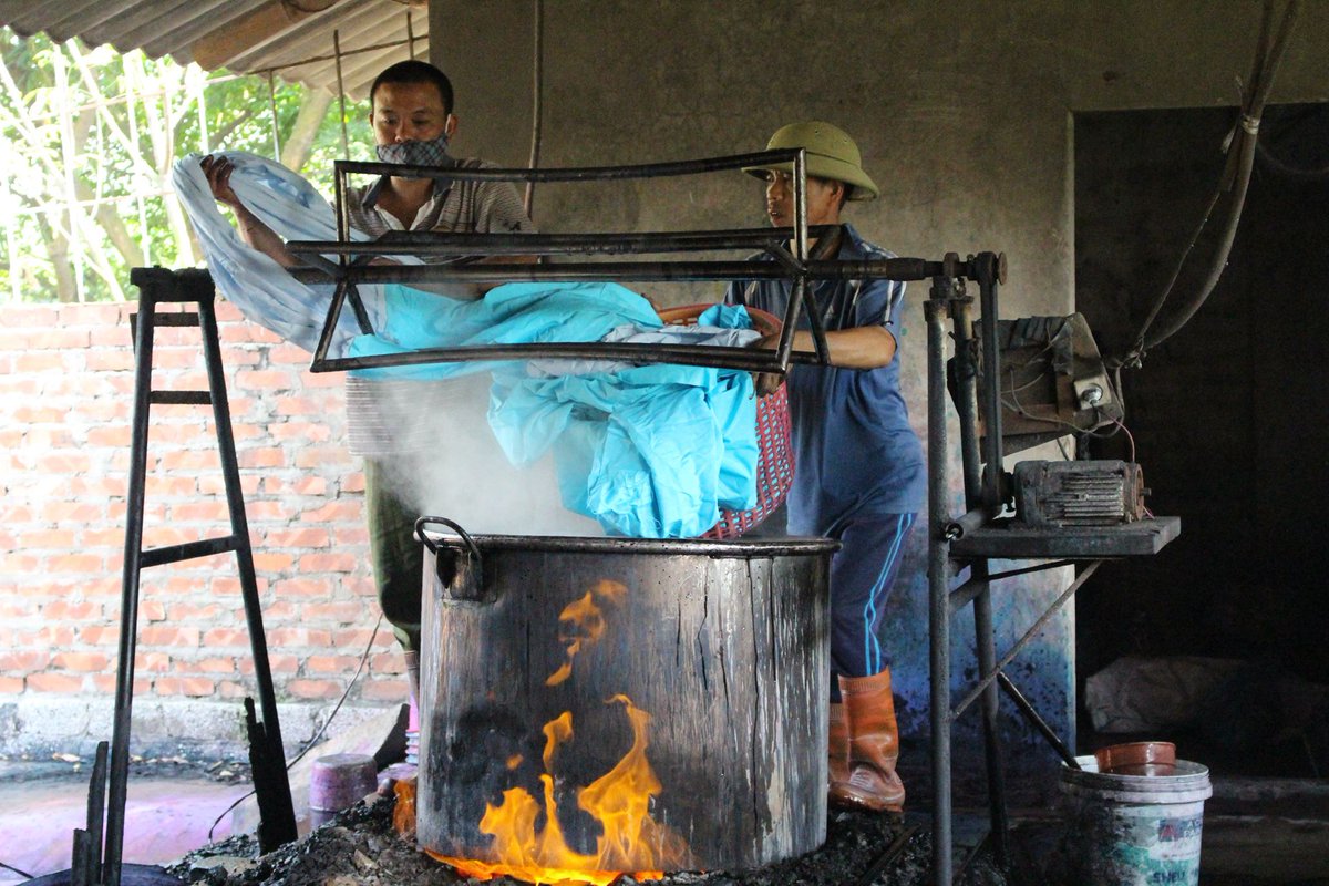 kimcatsilk's tweet photo. Dyeing silk fabric
https://t.co/djQBmdDQkO https://t.co/BnGck4NExv