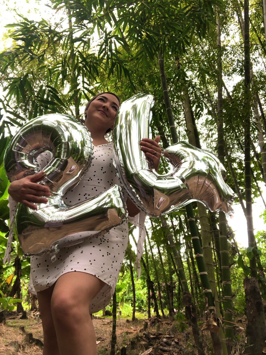 YomalliMera's tweet photo. Llegaron los 24 🎉🙌🏼 Más fuerte, más decidida y sobre todo con la fe puesta en Dios como toda la vida. Hoy tuve un cumpleaños diferente, rodeada de mi núcleo familiar y a la vez de mujeres que jamás había visto antes pero parecíamos mejores amigas 🤗😂. https://t.co/moMEIYE4qJ