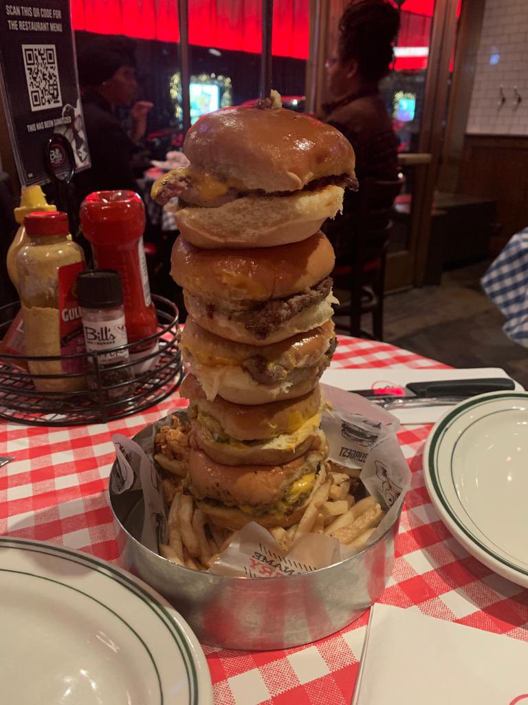 MickBrunetti1's tweet photo. #WhenInNYC😋 #WTF🤪 https://t.co/VlmMvW1hJ8