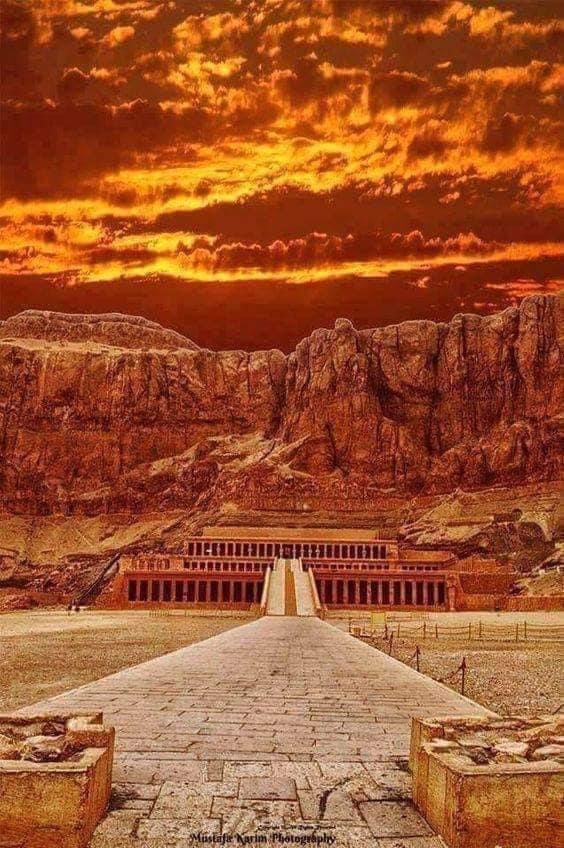 LouayNegm's tweet photo. @disclosetv #Luxor  #Egypt https://t.co/bXHZHNr2sa