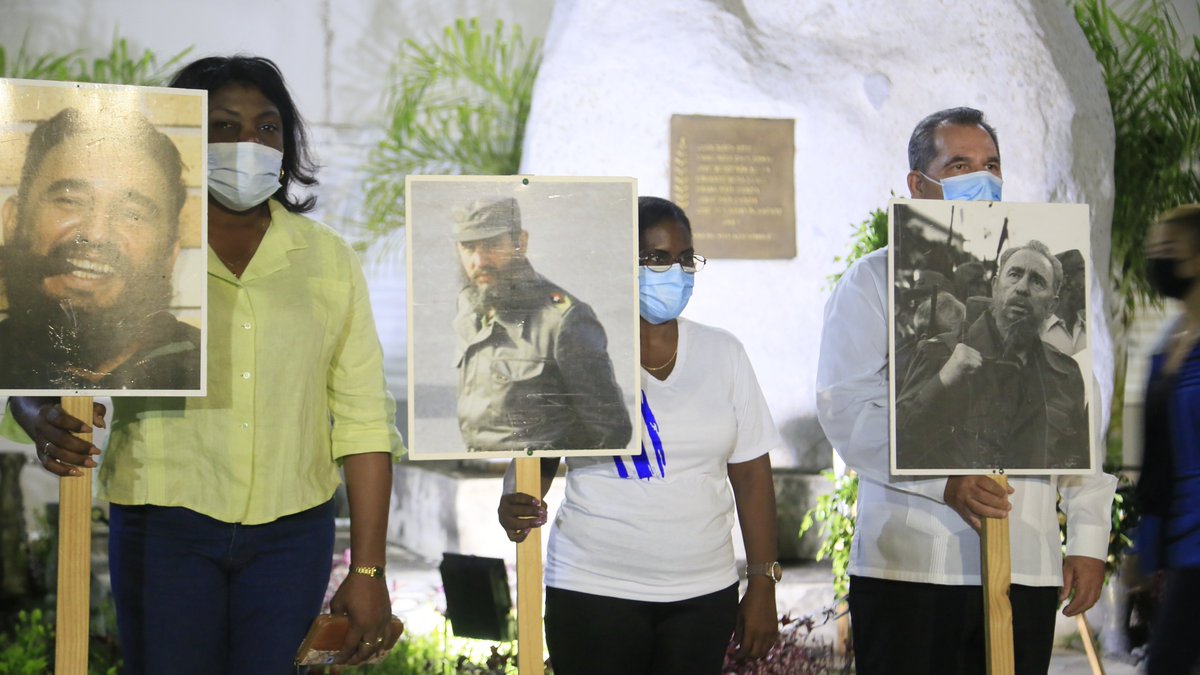 UOCuba's tweet photo. No hay mejor manera de recordarte que seguir fortaleciendo la unidad entre el @PartidoPCC, el @Gob_StgoDeCuba, la @UJCdeCuba y la @UOCuba en genuina representación del pueblo. Entre nosotros #FidelVive.
#CubaVive #CubaViveyAbraza https://t.co/NSolFDLgjF