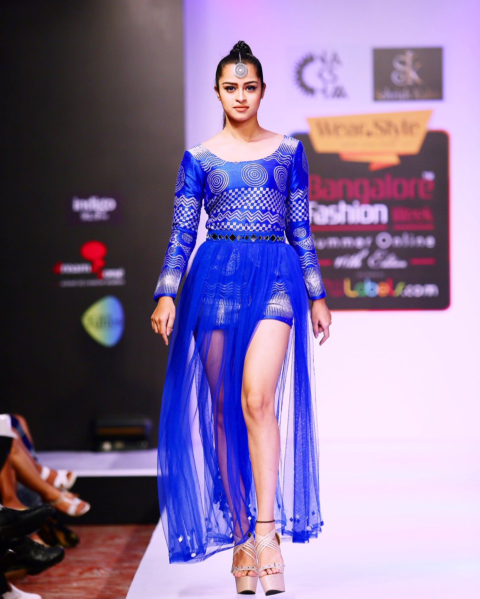 _apsara_rani's tweet photo. To the days when I learnt fashion 😍❤️
#throwbackthursday #throwbackmemories #tb #tbt #tbt❤️ #fashionmodel #modeling #rampmodel #fashionweek https://t.co/MO44qzZ3uq