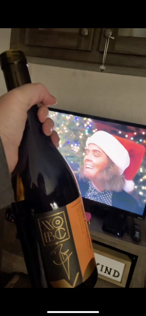 MelissaIZX's tweet photo. Thanksgiving Wine Down… first bottle of XOBC & some @brandicarlile #stretchypantslivestream #bingeathon #xobccellars #familydetox https://t.co/YAEdF5zLFj