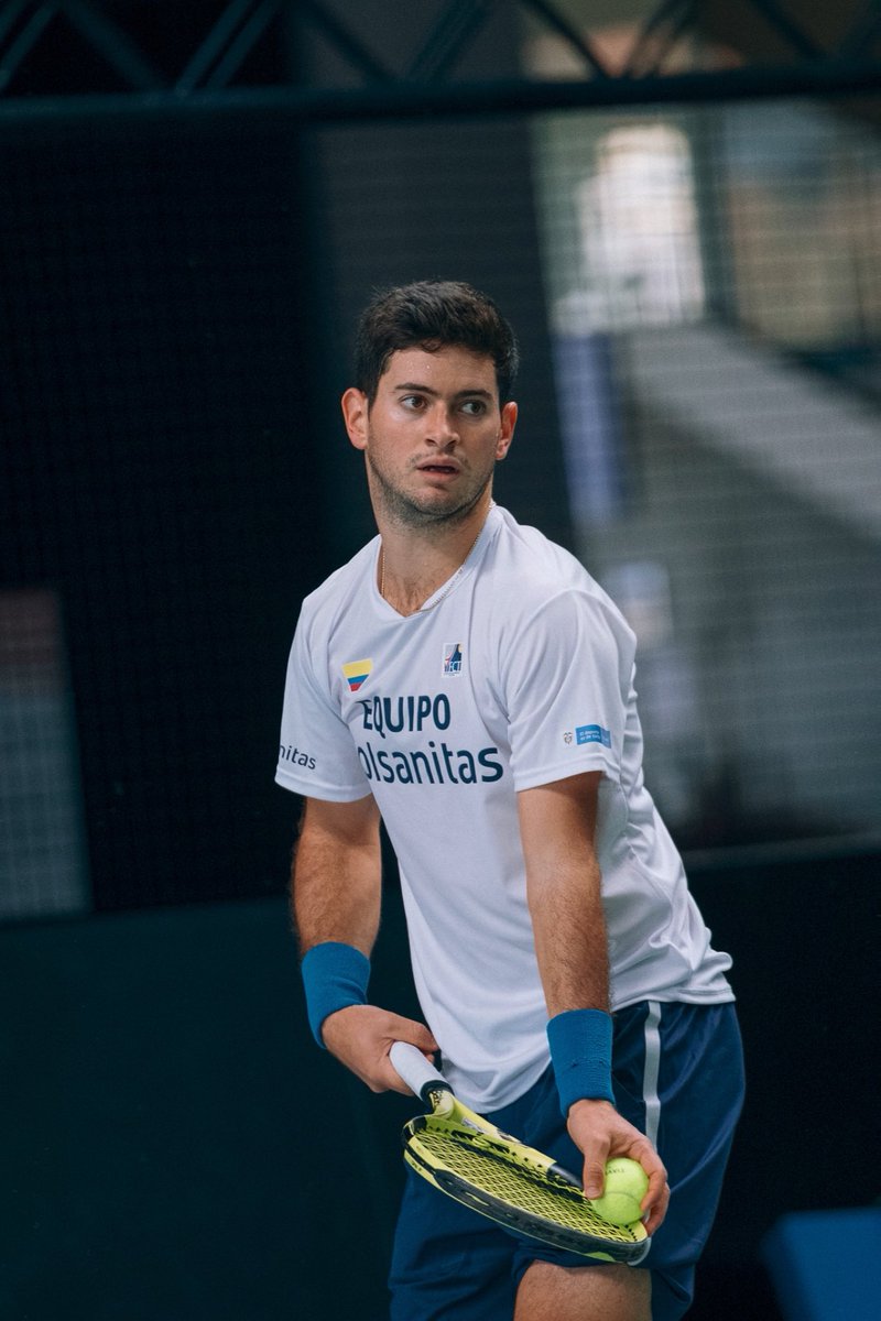 andresvarperaza's tweet photo. S O R T E O 🚨

¿Quién quiere la camiseta de entreno de Colombia en Copa Davis? 

Solo tienes que seguir a @nicomejia00 y a mi, dar RT a esta publicación y decir quién crees que va a pasar de este grupo a los cuartos de final.

Entre los que acierten la sortearé.

#DavisCupFinals https://t.co/Iqwi5ZlpJH
