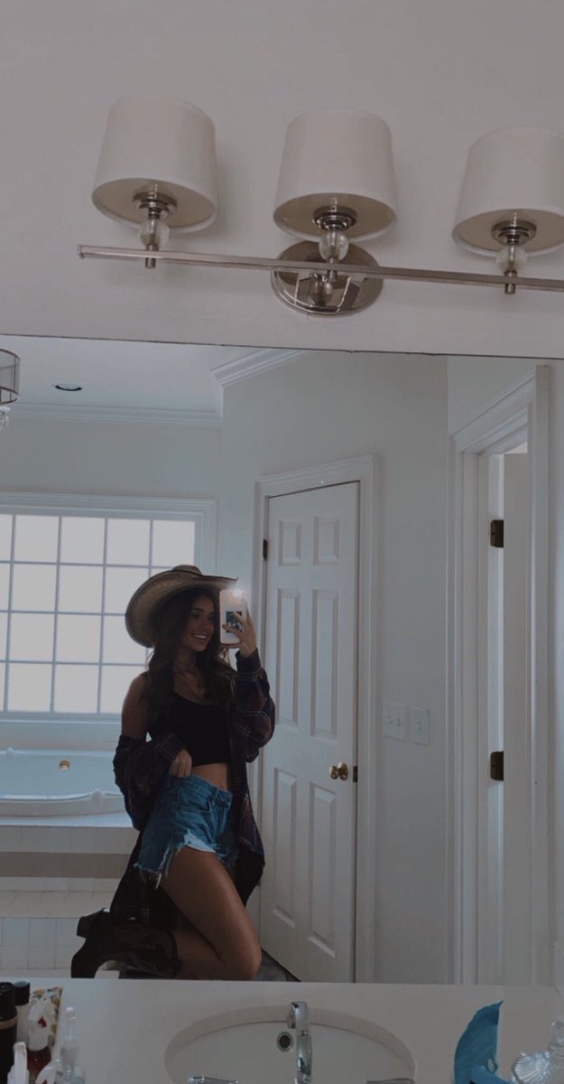 Claireeee_Bearr's tweet photo. hiii my name is Claire, i’m very new to nsfw twt, and always bored:( moots are always welcome 

- 19
- she/her
- sub 
- shy
- country girl
- soft

rt to be mutuals💖 https://t.co/0EhM7A4OKL