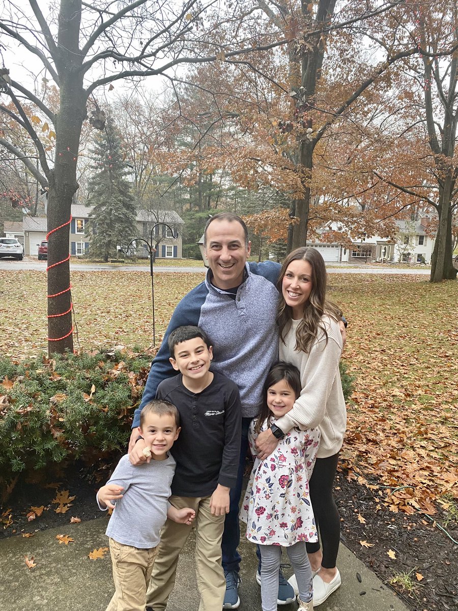 dthomas3467's tweet photo. Happy thanksgiving y’all! #ThomasFam https://t.co/4TdsZU7ep8